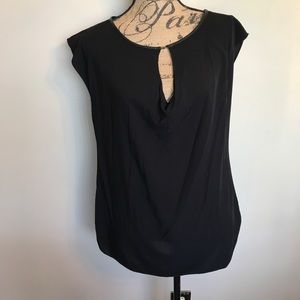 Max Studio top w/keyhole front & leather like trim
